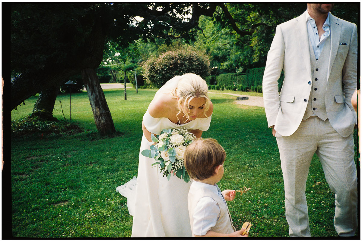 FRANCE WEDDING ON ANALOGUE FILM CHATEAU DE LA VALOUZE 016 FRANCE WEDDING ON ANALOGUE FILM CHATEAU DE LA VALOUZE 016